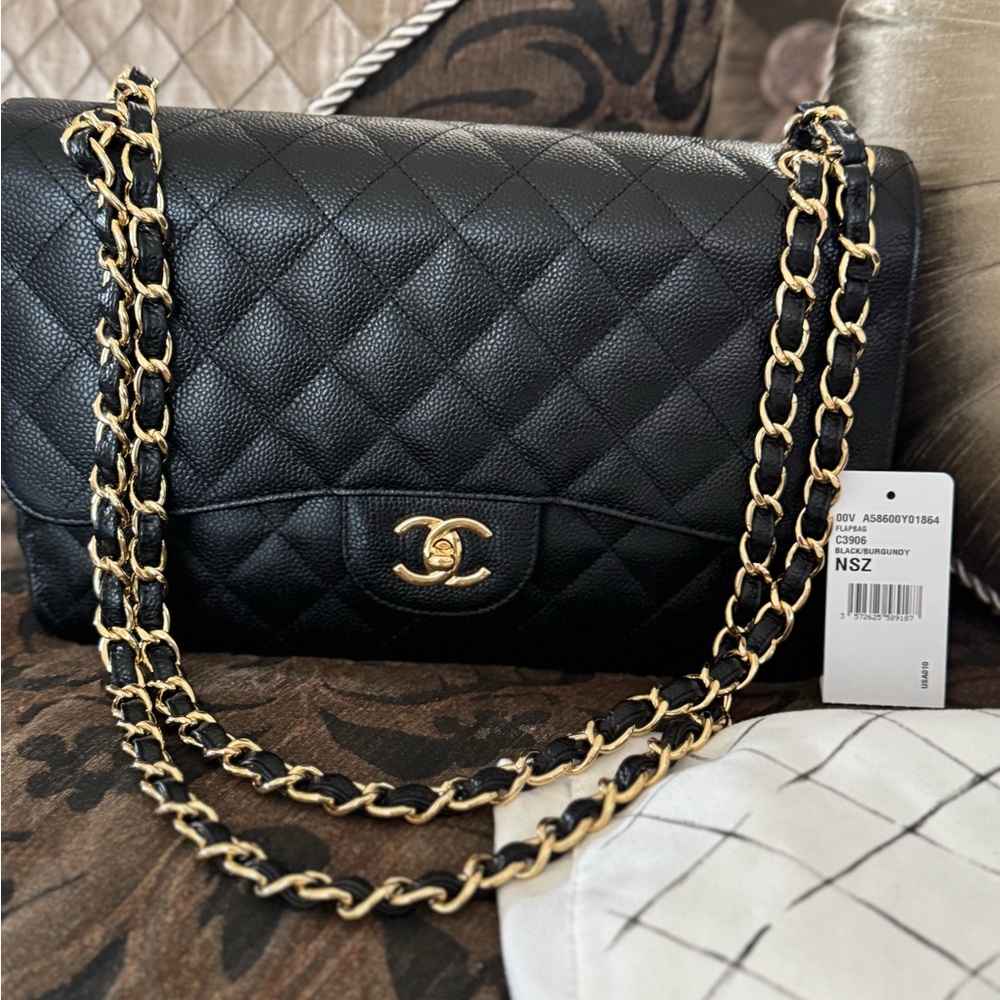 CHANEL Black Quilted Shoulder Bag with Gold Chain NEW